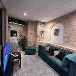 Entire Modern Studioin Zamalek